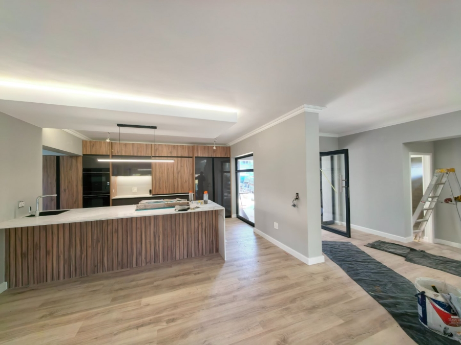 4 Bedroom Property for Sale in Welgelegen Western Cape
